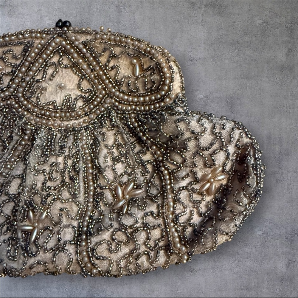 Vintage White Beaded Finger Purse Evening Clutch - Handmade in Belgium - Picture 7 of 9